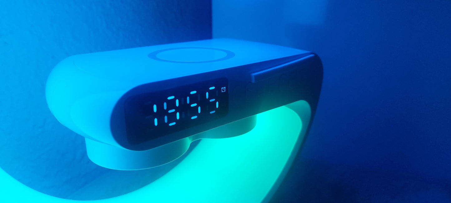 Multifunkcionalna LED lampa-punjač-Bluetooth zvučnik i sat
